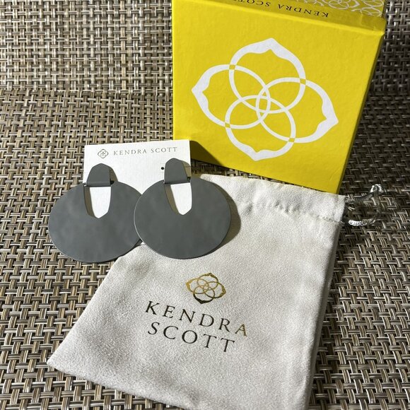 KENDRA SCOTT Diane Grey Matte Statement Earrings Hammered Metal-Retired - Picture 8 of 8